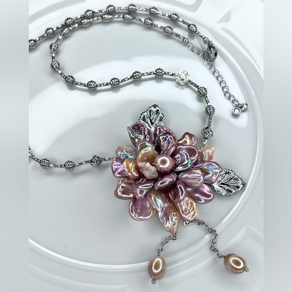 💕 Handmade Freshwater Premium Multi Layer Keshi Pearl 🦄 Purple Flower 🌺 Necklace - Picture 2 of 3